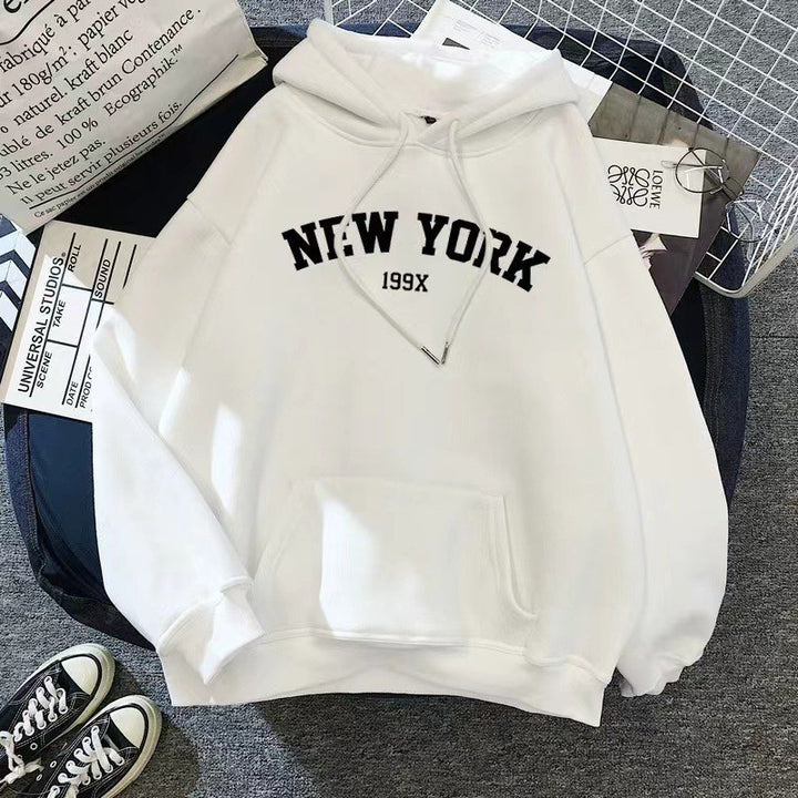 Damhoodie med sportig New York-tryck Mirla-Eva Jonsson