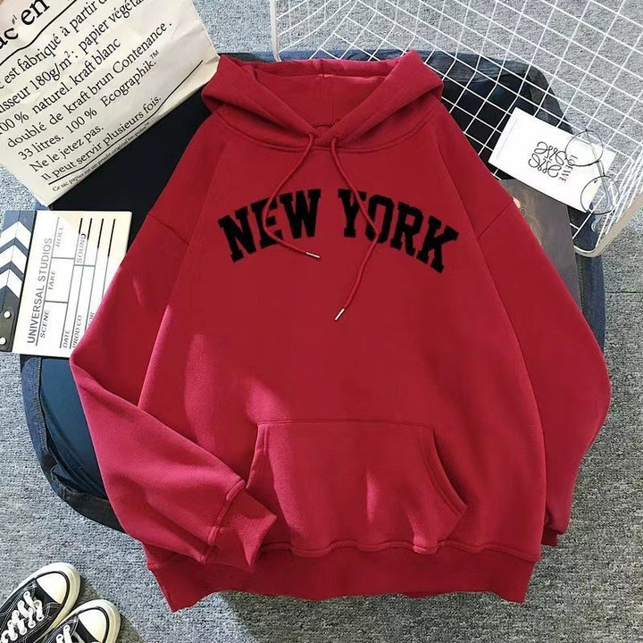 Damhoodie med sportig New York-tryck Mirla-Eva Jonsson