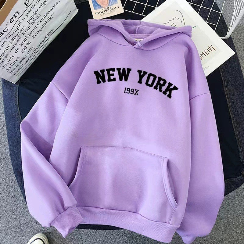 Damhoodie med sportig New York-tryck Mirla-Eva Jonsson