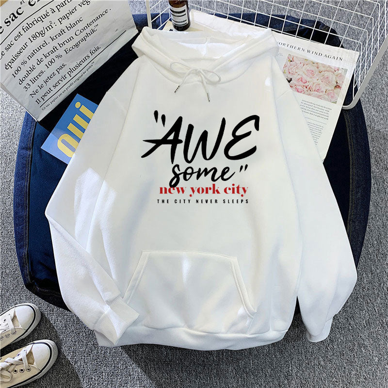 Damhoodie med stiligt New York-tryck Mirla-Eva Jonsson