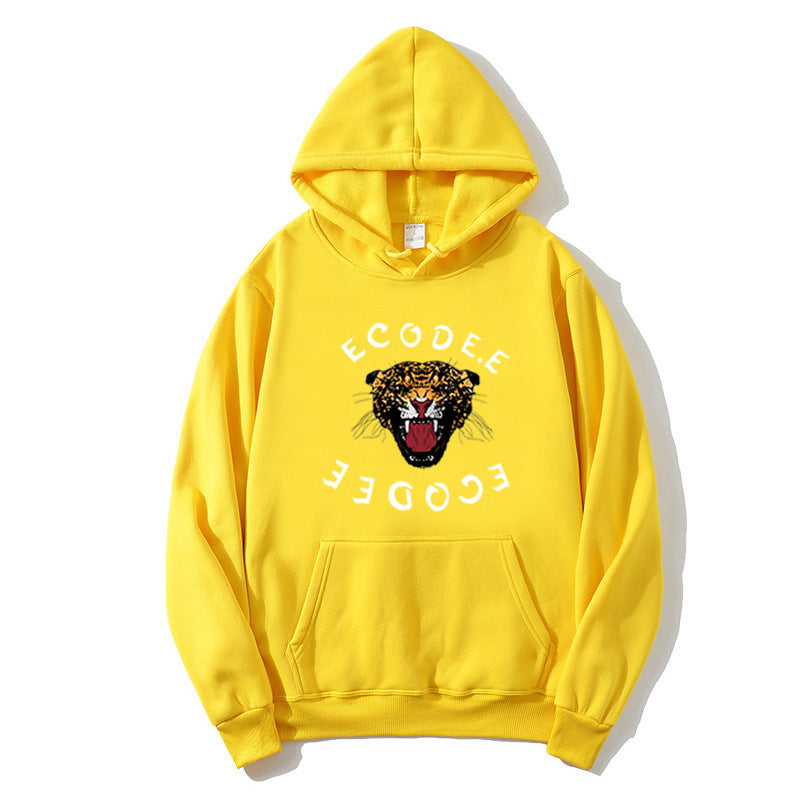 Damhoodie med tigerliknande grafisk design Mirla-Eva Jonsson