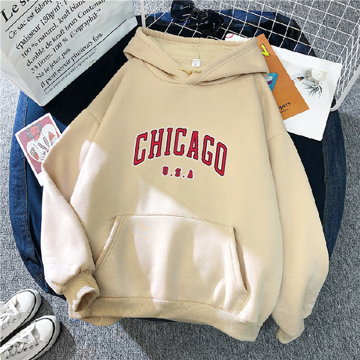 Damhoodie med urban Chicago-tryck Mirla-Eva Jonsson