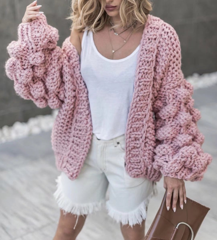Damig grovstickad oversized cardigan med voluminösa ärmar Mirla-Eva Jonsson