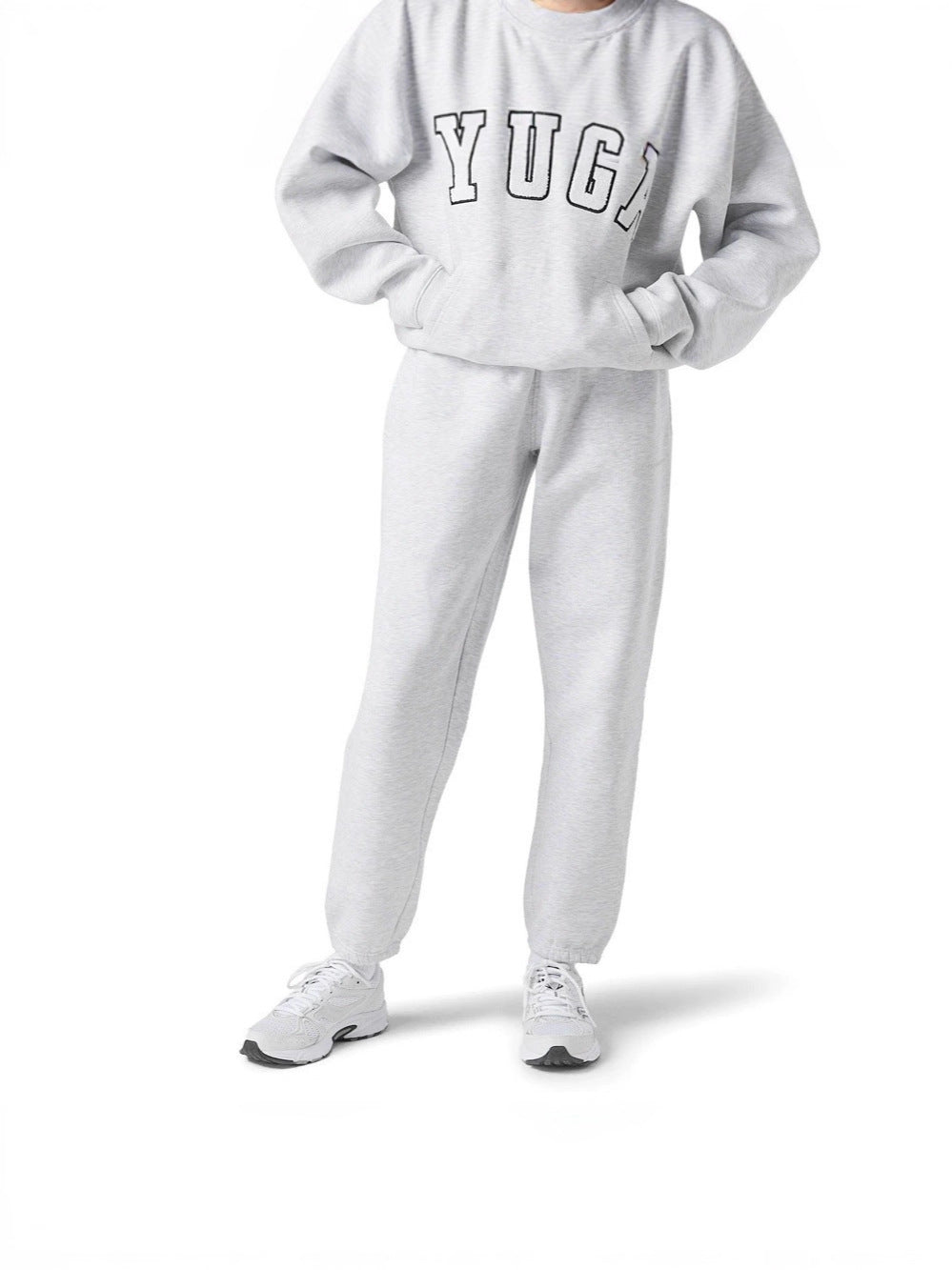 Damig hoodie med yoga-inspirerad design och avslappnad passform Mirla-Eva Jonsson