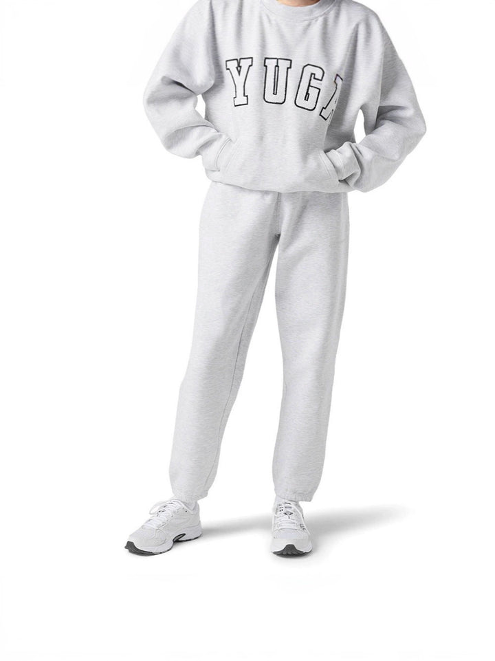 Damig hoodie med yoga-inspirerad design och avslappnad passform Mirla-Eva Jonsson
