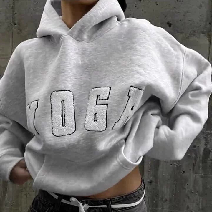 Damig hoodie med yoga-inspirerad design och avslappnad passform Mirla-Eva Jonsson