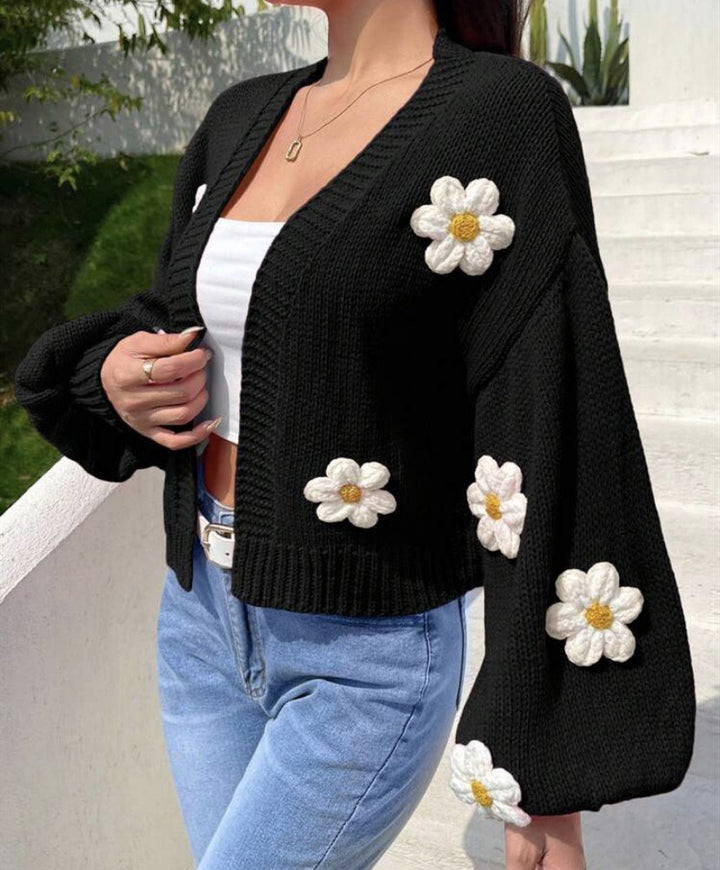 Damin Kort stickad cardigan med lekfullt blommönster Eva Jonsson-Eva Jonsson