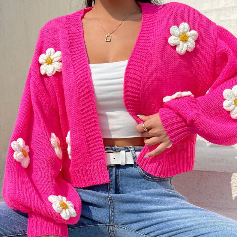 Damin Kort stickad cardigan med lekfullt blommönster Eva Jonsson-Eva Jonsson