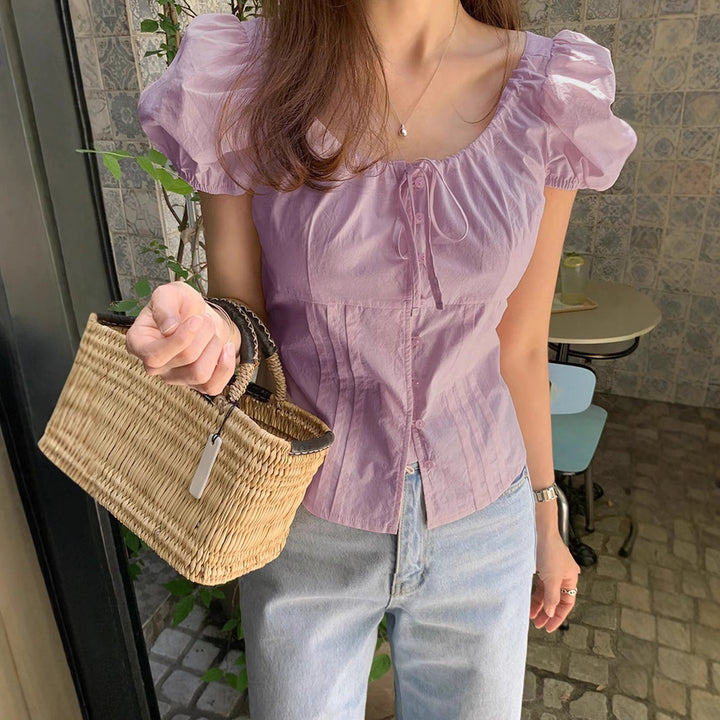 Daminblus med puffärmar och figursydd design Mirla-Eva Jonsson