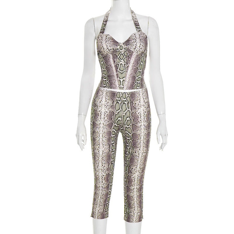 Daming trendiga ormskinn mönstrad jumpsuit med djup uringning Mirla-Eva Jonsson