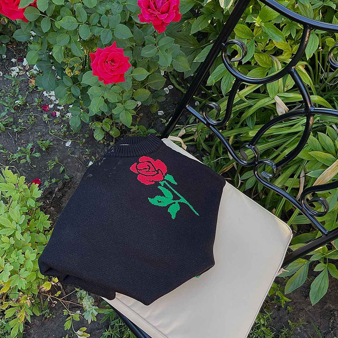 Daminstickad tröja med blommönster Mirla-Eva Jonsson
