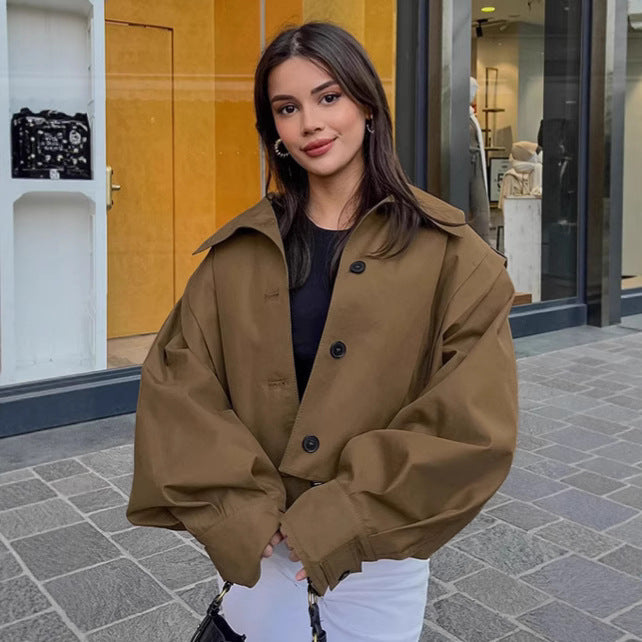 Damkappa Oversized Utility med strukturerad design och praktiska fickor Mirla-Eva Jonsson