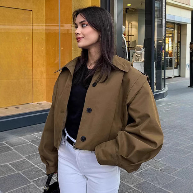 Damkappa Oversized Utility med strukturerad design och praktiska fickor Mirla-Eva Jonsson