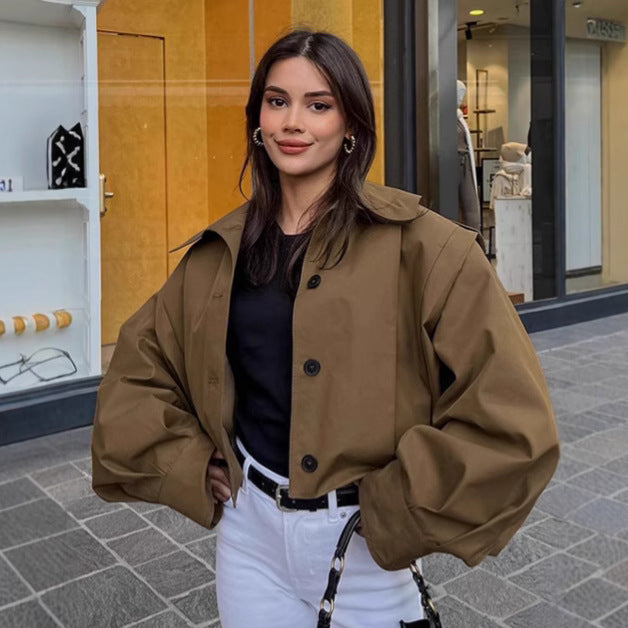 Damkappa Oversized Utility med strukturerad design och praktiska fickor Mirla-Eva Jonsson