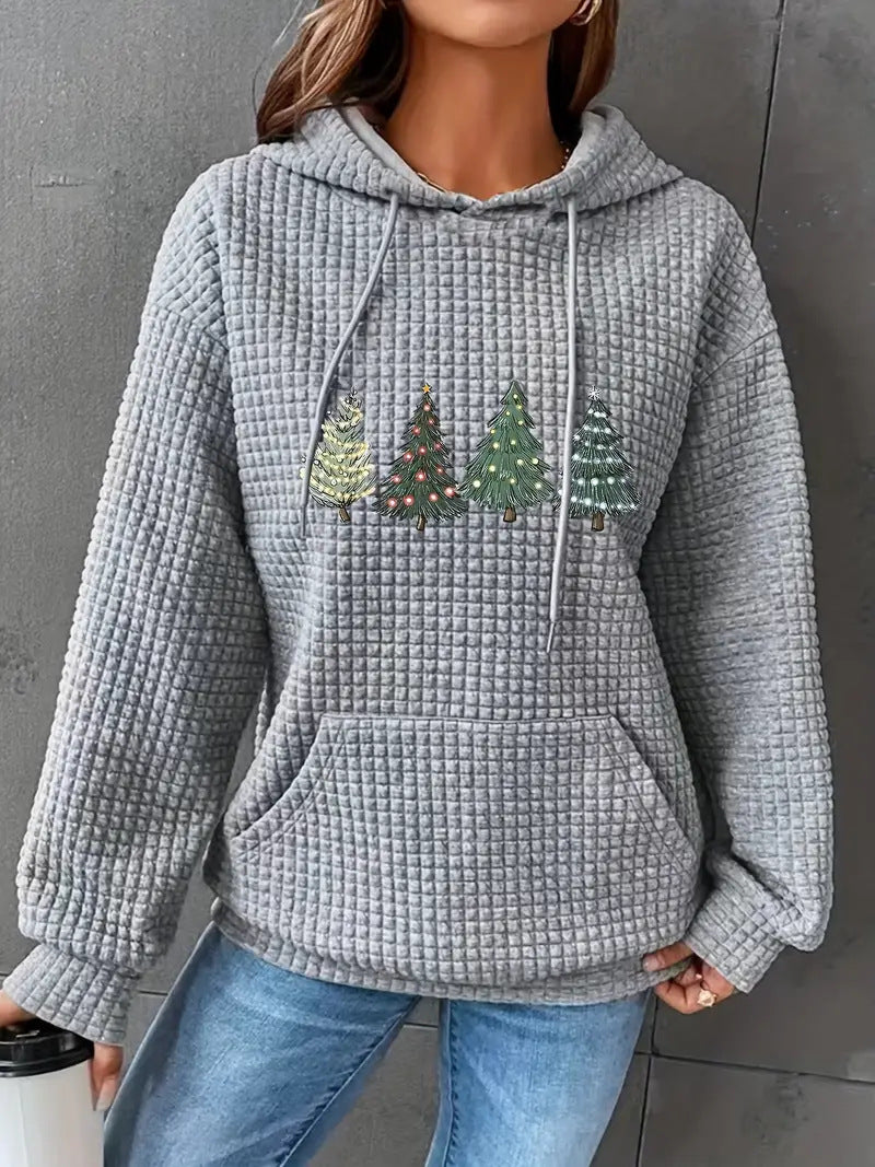 Damkappa med överdimensionerad huva och festligt träddesign Eva Jonsson-Eva Jonsson