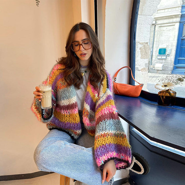 Damkappa med voluminösa ärmar och färggradientdesign Mirla-Eva Jonsson