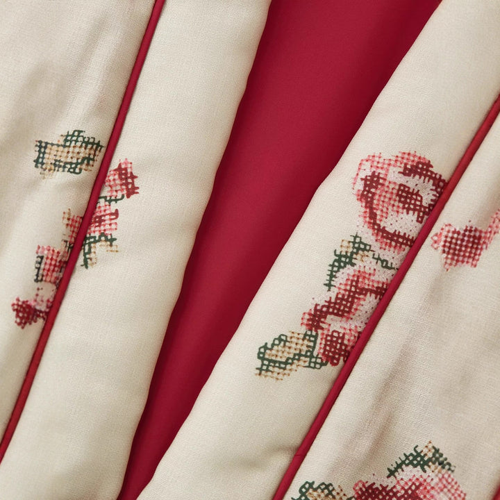 Damkimonо med blommönster och elegant midjebälte Mirla-Eva Jonsson