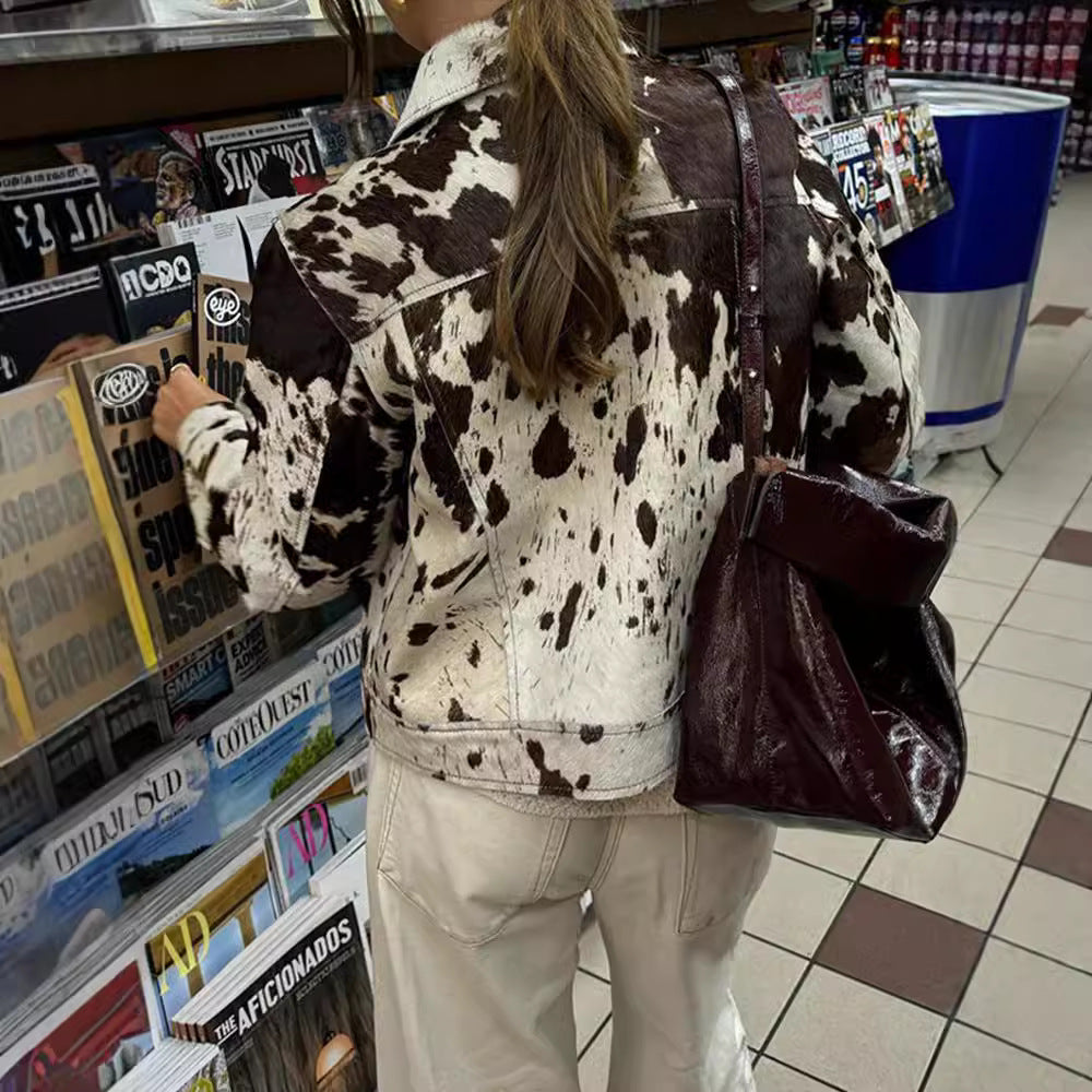 Damkjol Denimjacka i avslappnad cow-print med strukturerade accenter Mirla-Eva Jonsson