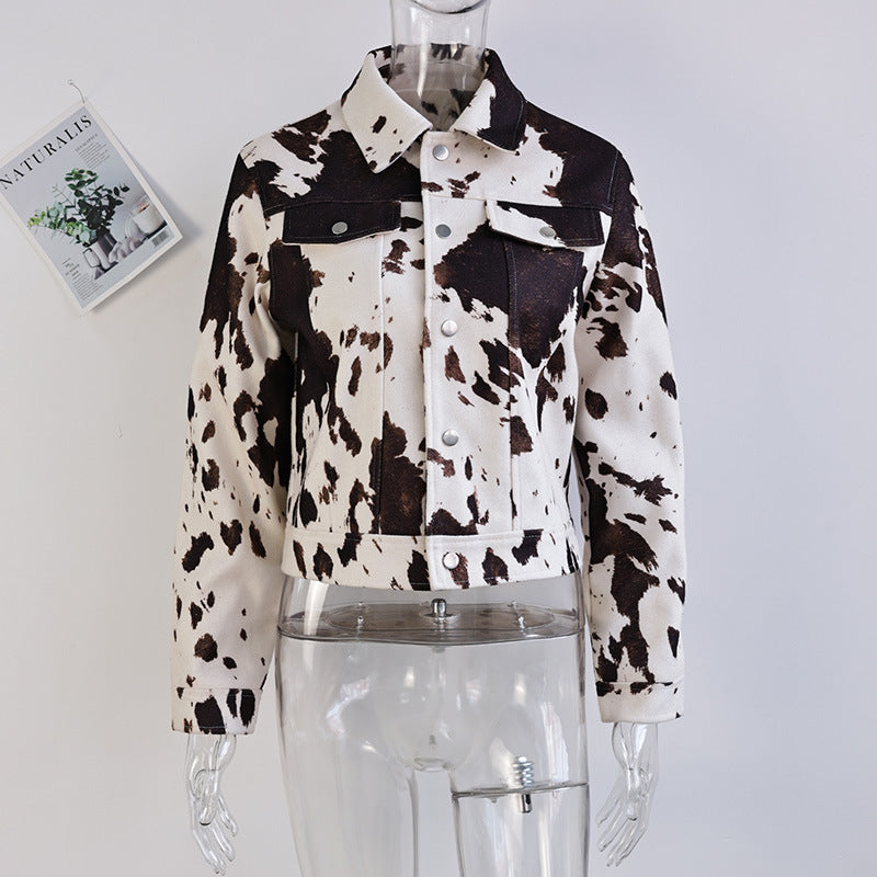 Damkjol Denimjacka i avslappnad cow-print med strukturerade accenter Mirla-Eva Jonsson