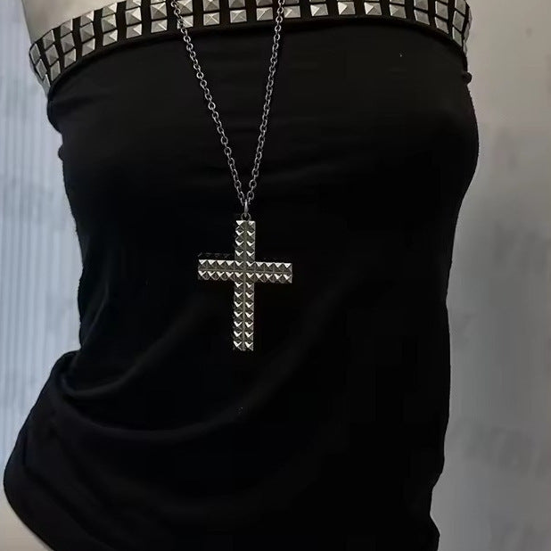 Damkjol med spetsdesign och nitar Mirla-Eva Jonsson