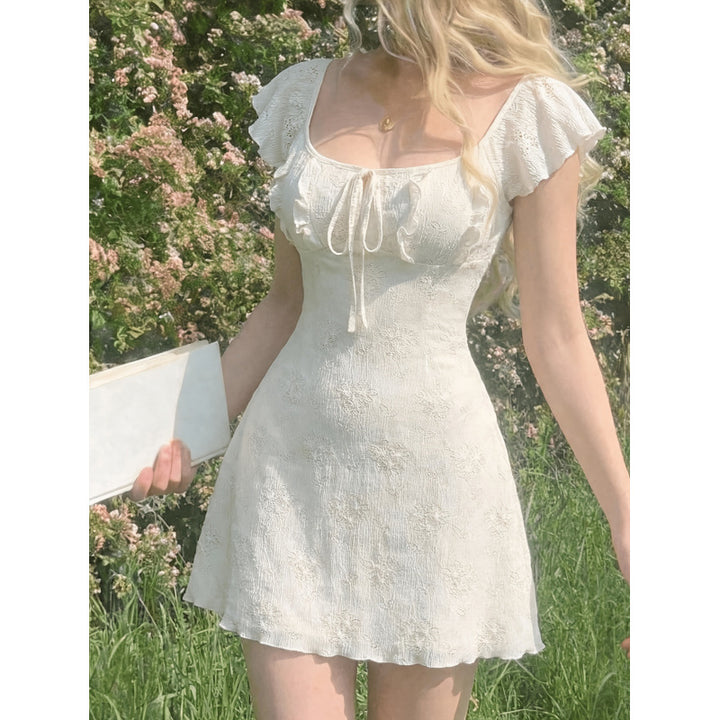 Damkjols med blommigt mönster och romantiska volanger Mirla-Eva Jonsson