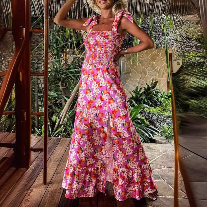 Damklänning med blommiga detaljer och spaghetti-bärar Mirla-Eva Jonsson