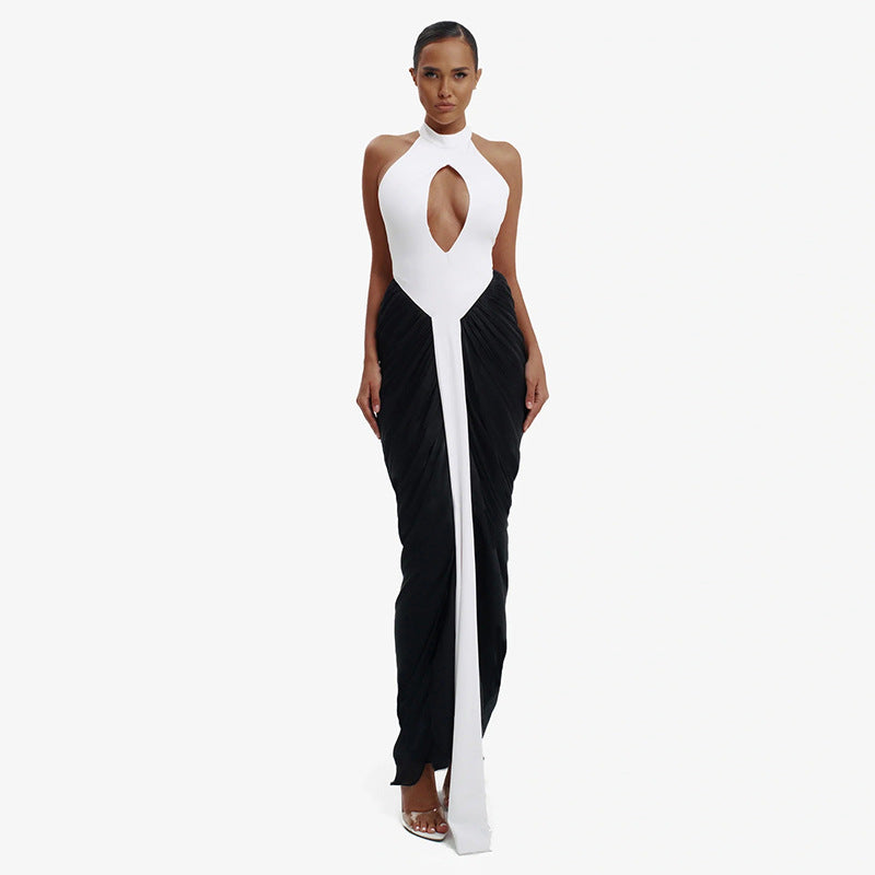 Damklänning med högskuren halsringning och elegant cut-out Mirla-Eva Jonsson