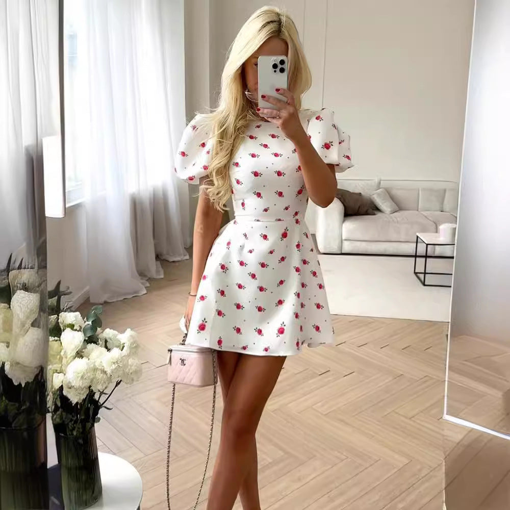 Damklänning med puffärmar och blommönster Mirla-Eva Jonsson