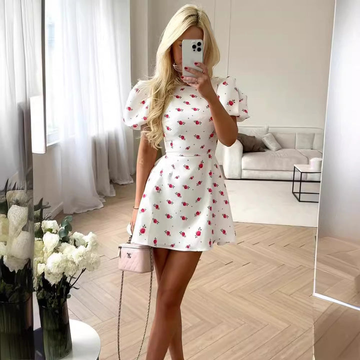 Damklänning med puffärmar och blommönster Mirla-Eva Jonsson