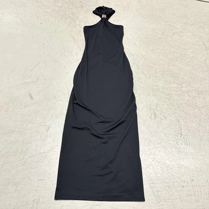 Damklänning med snygg halterneckdesign och elegant silhuett Mirla-Eva Jonsson