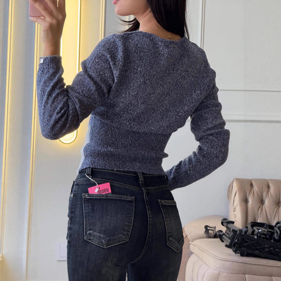Damkofta med delikat spetsdetalj och eleganta knappar Mirla-Eva Jonsson