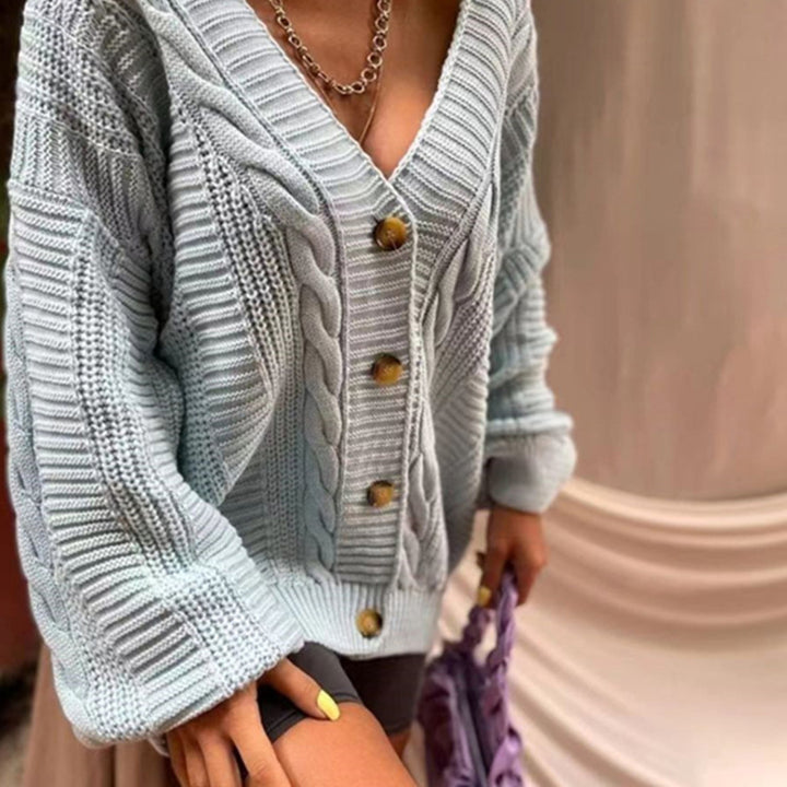Damkofta med djup V-ringning och stora knappar Mirla-Eva Jonsson