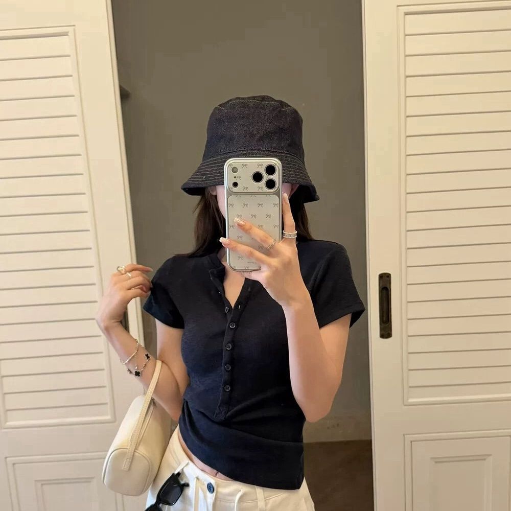 Damkortärmad T-shirt med knapplista Slim Fit-Eva Jonsson