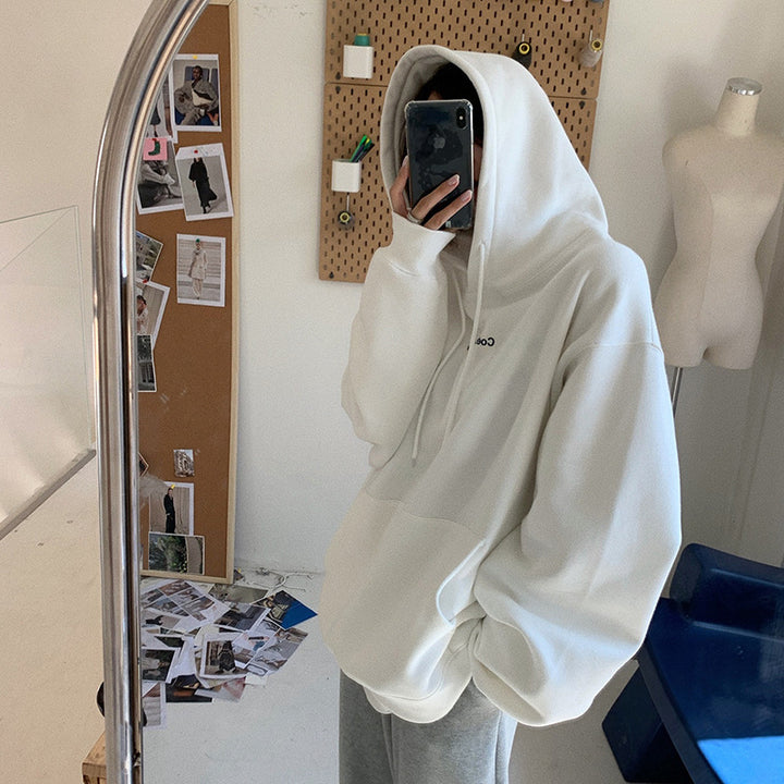 Damm hoodie med en avslappnad passform och praktisk kängurufickdesign-Eva Jonsson
