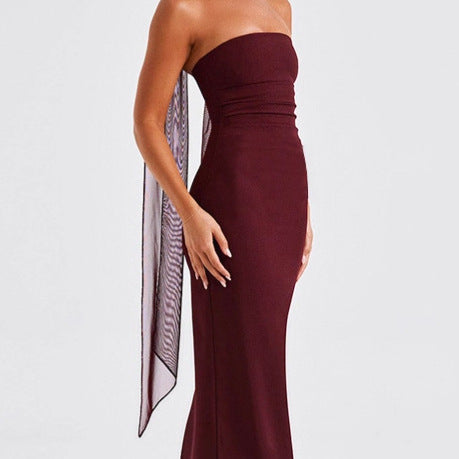Dammarn Strapless Maxi-klänning med transparenta ärmdekorationer och figurnära snitt Mirla-Eva Jonsson