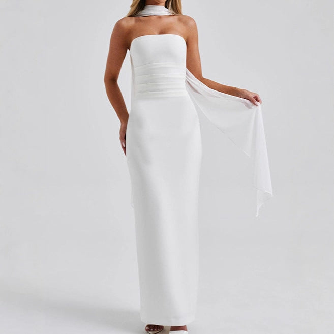 Dammarn Strapless Maxi-klänning med transparenta ärmdekorationer och figurnära snitt Mirla-Eva Jonsson
