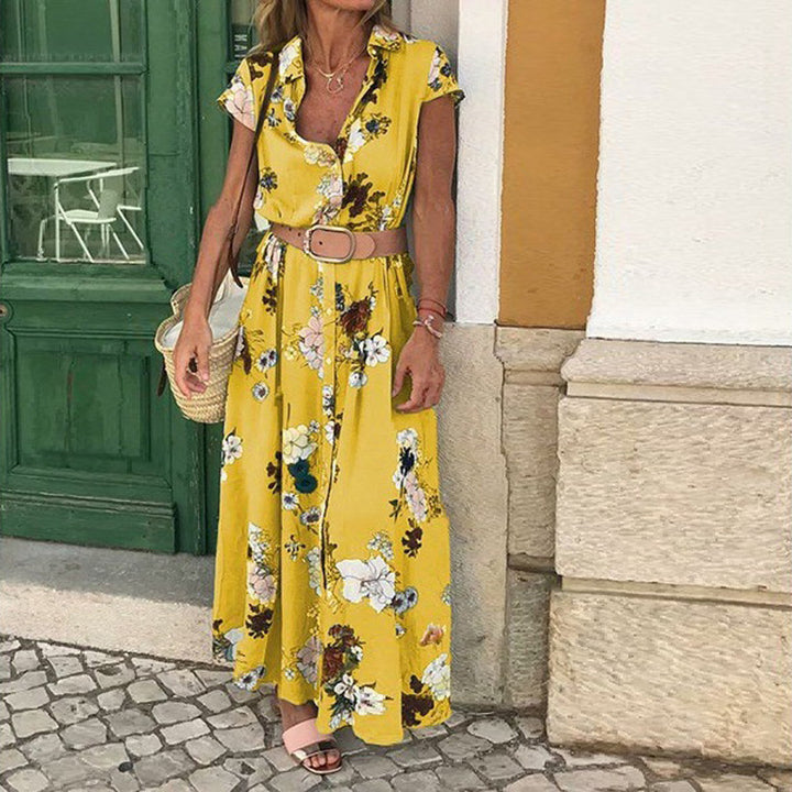 Dammars Maxiklänning med blommönster och elegant midjebälte Mirla-Eva Jonsson