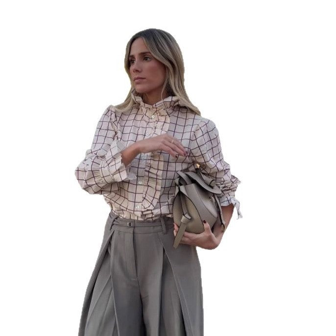 Dammars rutblus med volangdetaljer och knap stängning Mirla-Eva Jonsson