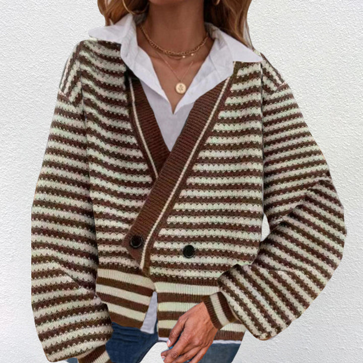 Dammens Grovstickad Cardigan med V-Hals och Moderna Ränder Mirla-Eva Jonsson