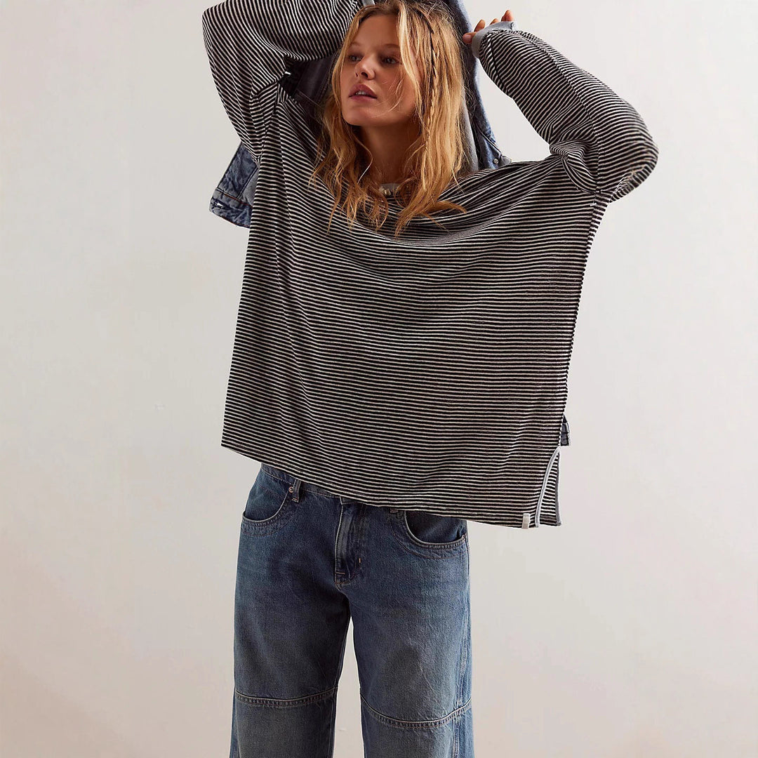 Dammens avslappnade oversize-tröja med ränder Mirla-Eva Jonsson