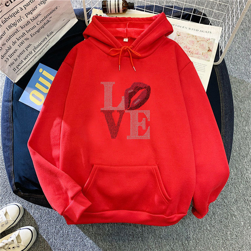 Dammens hoodie med kreativ läppdesign Mirla-Eva Jonsson