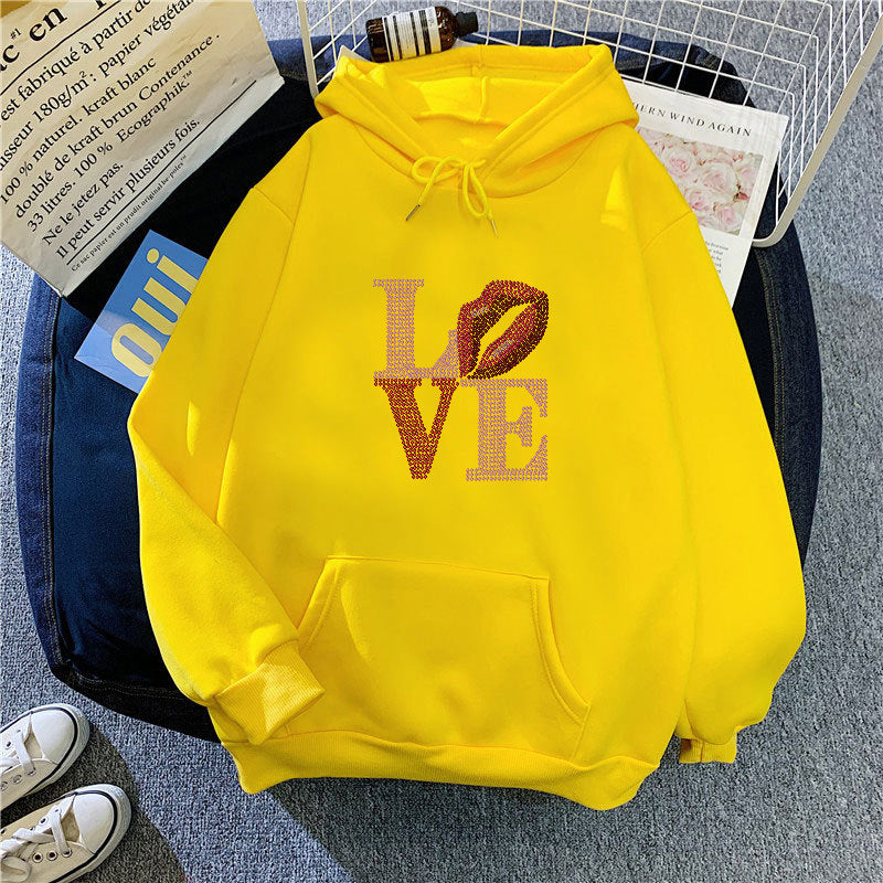 Dammens hoodie med kreativ läppdesign Mirla-Eva Jonsson