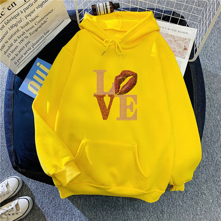 Dammens hoodie med kreativ läppdesign Mirla-Eva Jonsson