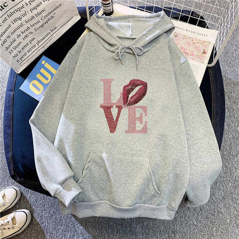 Dammens hoodie med kreativ läppdesign Mirla-Eva Jonsson