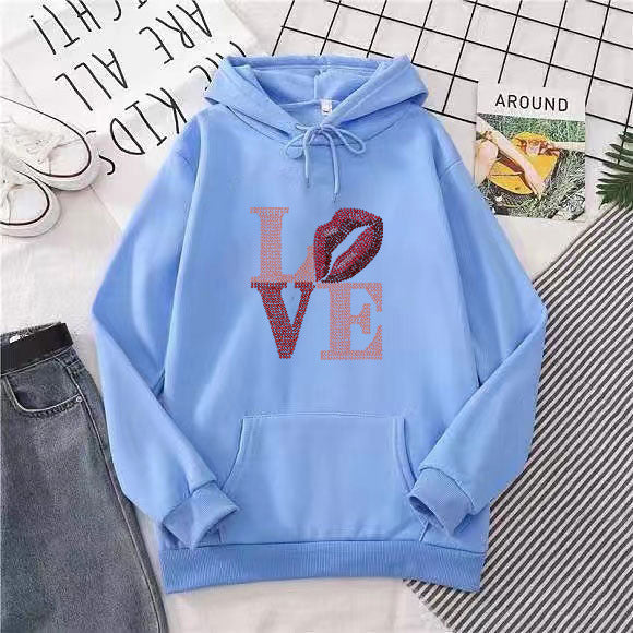Dammens hoodie med kreativ läppdesign Mirla-Eva Jonsson