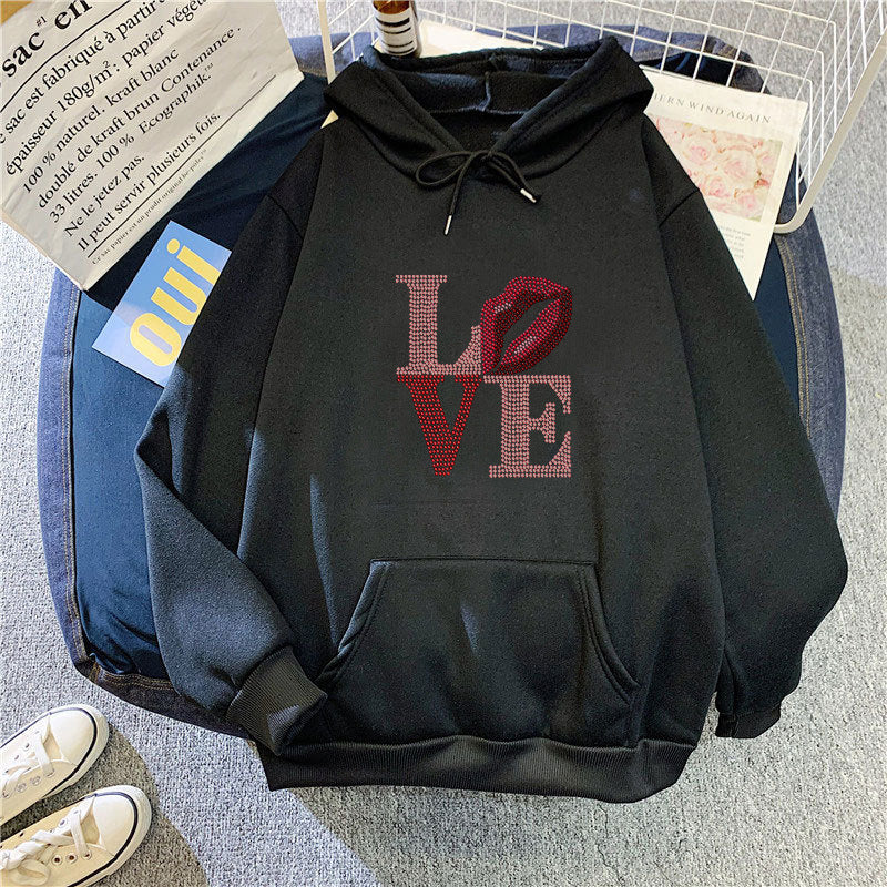 Dammens hoodie med kreativ läppdesign Mirla-Eva Jonsson
