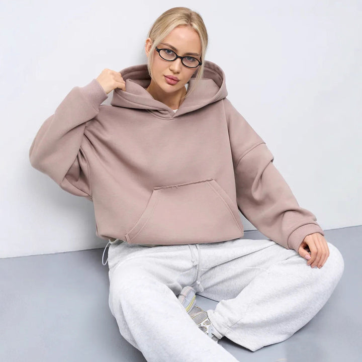 Dammens oversized huvtröja med sidofickor och avslappnad passform Mirla-Eva Jonsson