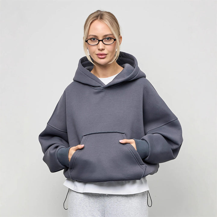 Dammens oversized huvtröja med sidofickor och avslappnad passform Mirla-Eva Jonsson