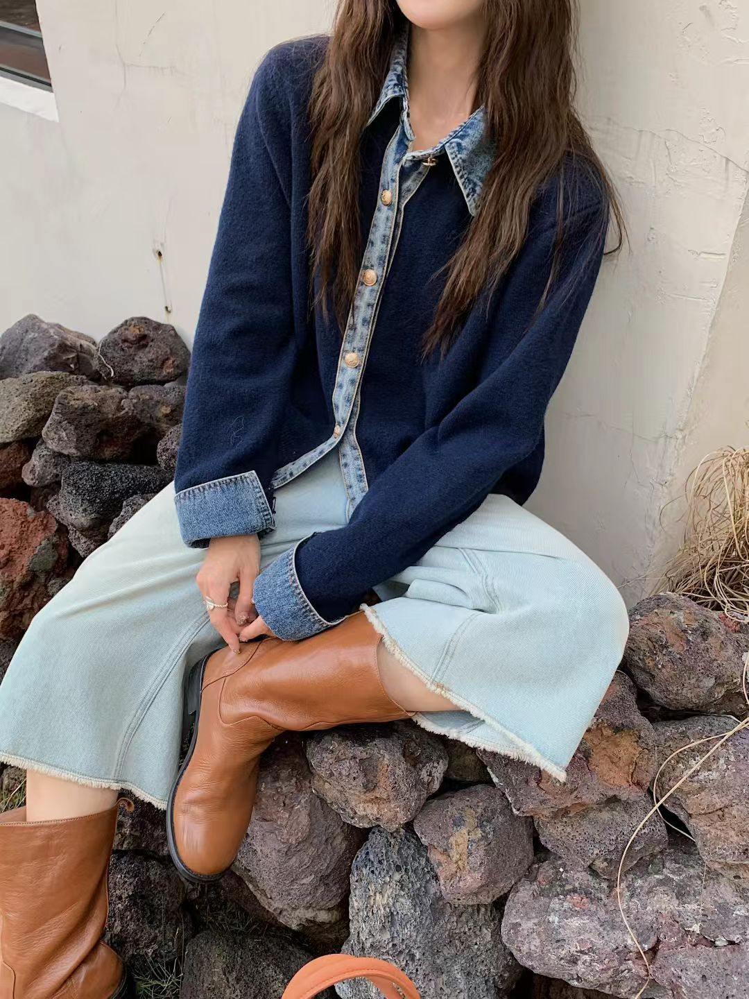 Dammode cardigan med innovativ krage och eleganta knappdetaljer Mirla-Eva Jonsson