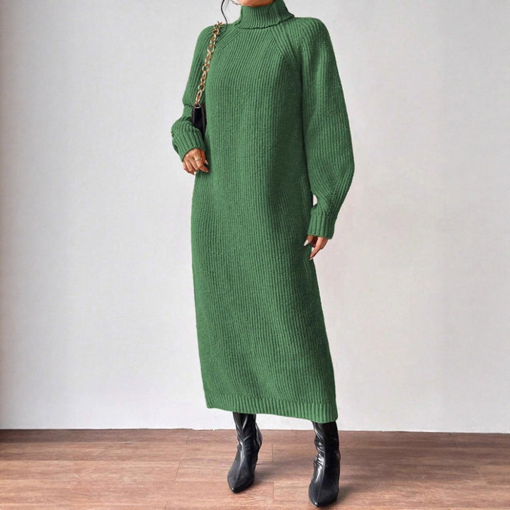 Dammode stickad klänning med hög krage och lös passform Mirla-Eva Jonsson